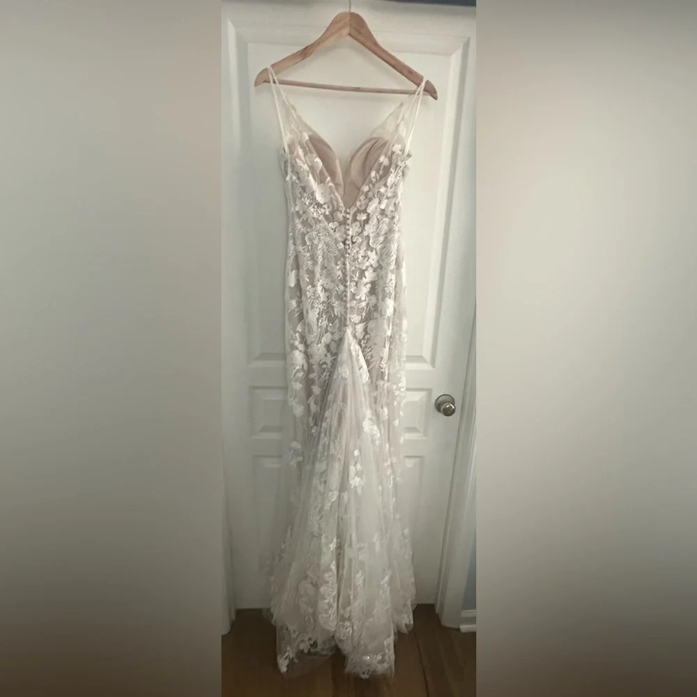 New Lace Fit & Flare Bridal Gown – Size 6 – Ivory over Dark Champagne - Picture 6 of 7